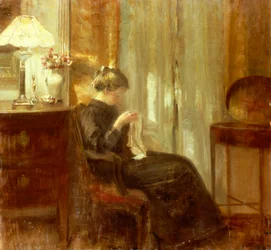 Une femme cousant à l