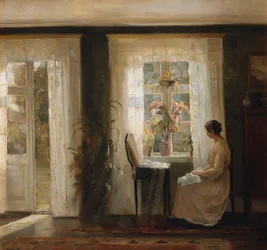 Une femme à une fenêtre ensoleillée
