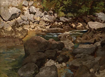 Ruisseau de montagne avec des blocs de roche