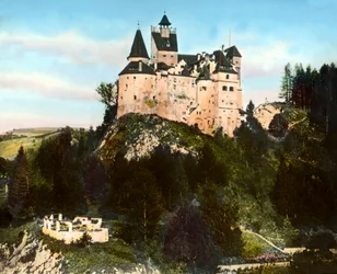 Roumanie, Transylvanie, le château de Bran (connu sous le nom de château de Dracula) près du village de Bran et de la ville de Brasov, vers 1920