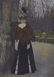 Femme dans un parc à Paris