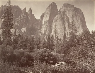 Rochers et flèches de la cathédrale