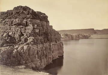 [The Dalles, niveaux extrêmes de hautes et basses eaux, 92 pieds] / [Tête des Dalles, fleuve Columbia, Oregon]