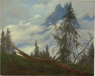 Sommet montagneux avec nuages dérivants