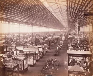 Bâtiment principal, de la galerie est, Exposition du Centenaire, Philadelphie
