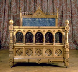 Lit marqueté néogothique à tête de lit rembourrée, réalisé par Marsh & Jones, vers 1866