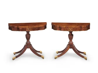 Paire de tables à cartes