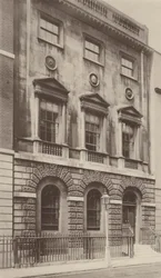 Ely House, rue Dover, ouest