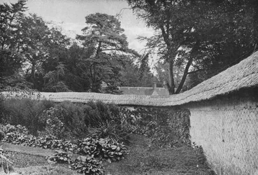 Jardin Enclos par des Murs de Craie à Clouds