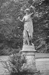 Ribston Hall : Une Statue de Jardin