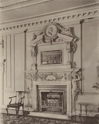 Stoke Hall, Derbyshire, Cheminées du Salon