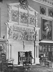 La Cheminée dans le Hall
