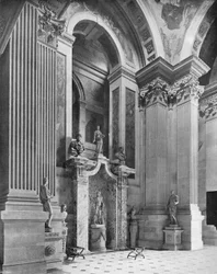Le Côté Ouest de la Salle