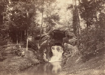 Grotto, Mare aux Biches, Bois de Boulogne,1858–1860 (photo)