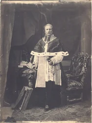 Portrait en majesté de Monseigneur Sola, premier évêque de Nice