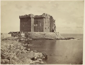[The Castle on the Island of Saint-Honorat, near Cannes] / [Le château de île Saint-Honorat, près de Cannes]