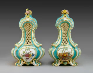 Paire de vases pot-pourri triangulaires