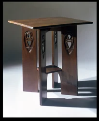 Table conçue pour la salle de billard des salons de thé Argyle de Miss Cranston, Glasgow, 1897