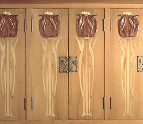 Détail de marqueterie sculptée sur un cabinet, fabriqué par la Guild of Handicraft, vers 1898-99
