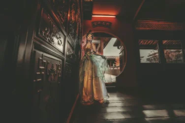 La porte de la Lune à la robe dorée