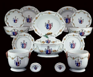 Service de table armorial famille rose peint avec les armoiries de Tranefelt de Suède (céramique)