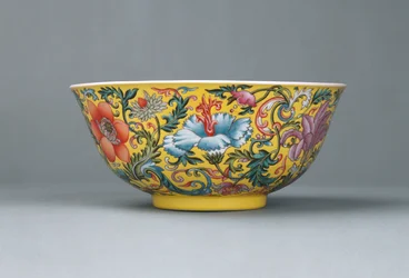 Un beau bol jaune famille rose, 1821-1850