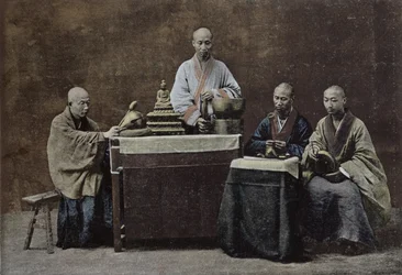 Un groupe de bonzes chinois; gravé et imprimé par Gilot; 1896