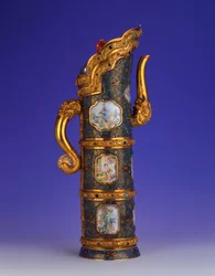 Magnifique aiguière impériale en or, cloisonné et émail de Pékin, Duomuhu, gravée de la marque Qianlong à quatre caractères et de la période, Ateliers du Palais, 1736-1795