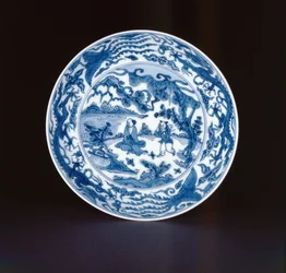 Plat bleu et blanc peint avec un sage et un assistant, marque et période Wanli, 1573-90 (porcelaine)