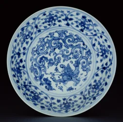 Plat peint avec un dragon