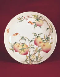 Assiette famille rose décorée d