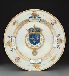Grand plat armorial avec les armoiries du roi de France, vers 1730