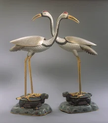 Paire de brûle-encens en forme de grue, période Qianlong (1736-95) (émail cloisonné)