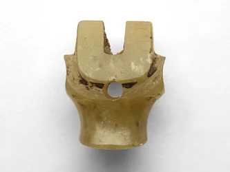Pendentif en forme de tête bovine, retravaillé, c.1100-1000 av. J.-C.