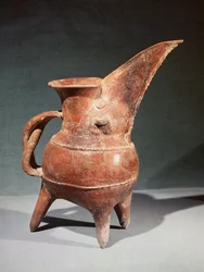 Cruche Kuei à trois pieds, de Weifang, Shandong, Culture de Longshan, 3e-2e millénaire av. J.-C. (argile)