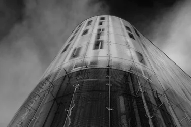 Immeuble spectaculaire aux vitrages incurvés