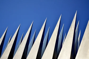 Pointes bleues acérées