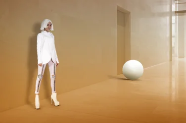 Couloir « Femme futuriste »