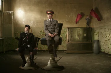 Une scène militaire surréaliste