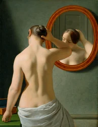 Une femme nue se coiffant devant un miroir