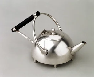 Théière hémisphérique sur six pieds, fabriquée par James Dixon & Son, 1880