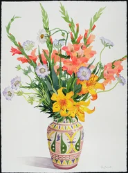 Fleurs orange et bleues dans un vase marocain