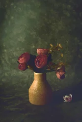 Nature morte florale sombre