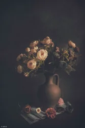 Vase de fleurs mélancolique