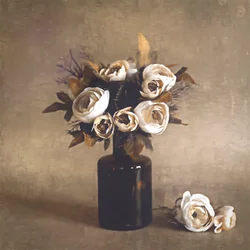Composition florale aux tons feutrés