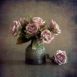Nature morte aux roses vintage