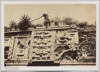 Palais des Nonnes à Uxmal (détail de la façade du serpent)