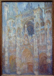 La cathédrale de Rouen, le portail au soleil matinal, harmonie en bleu