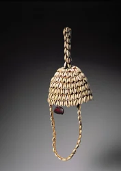 Chapeau (coquillages et os)