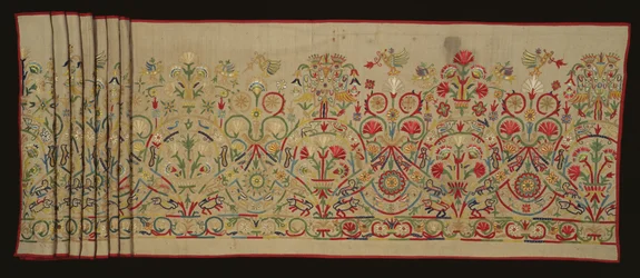 Bordure de jupe à motifs